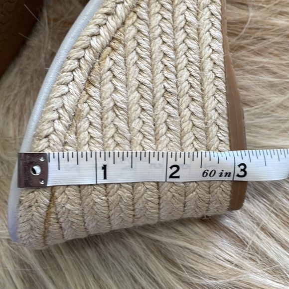 Calvin Klien dandles. - Picture 8 of 9